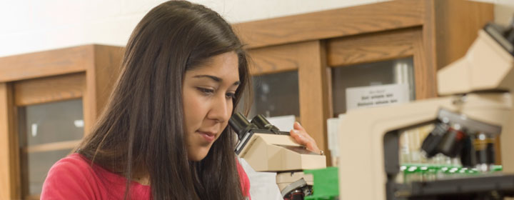 BHCC student using a microscope